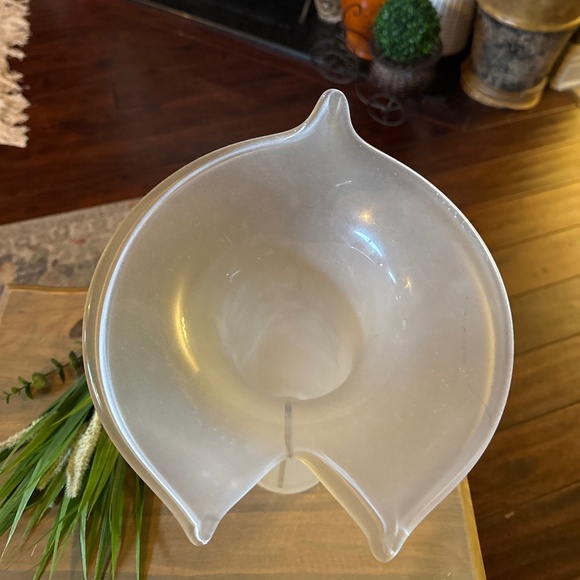 14.5 Inch Vintage Frosted Satin Glass Jack In The Pulpit Vase - Picture 5 of 7